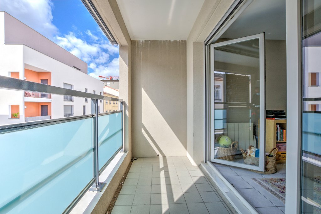 APPARTEMENT T3 A LOUER - LYON 9EME ARRONDISSEMENT - 69.61 m2 - 1 217 &euro; charges comprises par mois