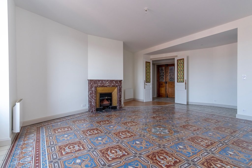 APPARTEMENT T4 A LOUER - VILLEFRANCHE SUR SAONE - 129.26 m2 - 1 377 &euro; charges comprises par mois