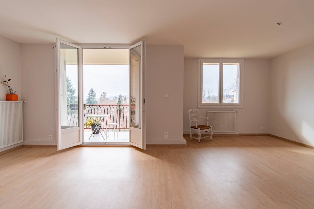 APPARTEMENT T3 A LOUER - VILLEFRANCHE SUR SAONE - 83 m2 - 904 € charges comprises par mois