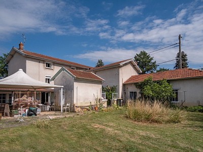 Maison ancienne et dépendance A VENDRE - VILLEFRANCHE SUR SAONE - 220 m2 - 450 000 €