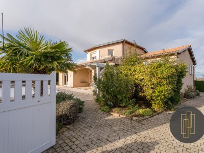 MAISON A VENDRE - LIMAS - 167 m2 - 780000 €