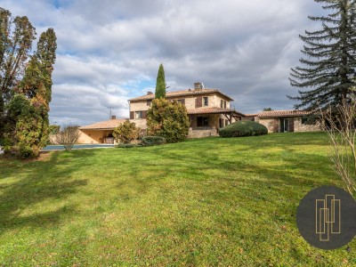 PROPRIETE - POMMIERS - 240 m2 - VENDU