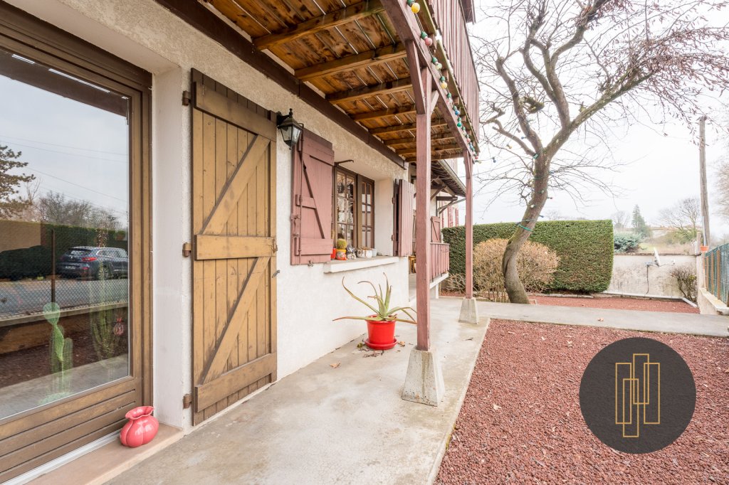 MAISON DE VILLAGE - ST ETIENNE DES OULLIERES - 134.7 m2 - VENDU