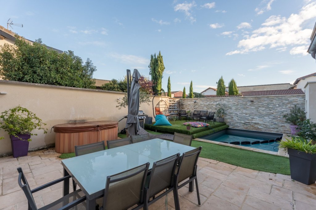 MAISON A VENDRE - QUINCIEUX - 185 m2 - 450000 €