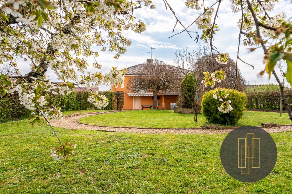 VILLA A VENDRE - ARNAS - 125 m2 - 399000 €