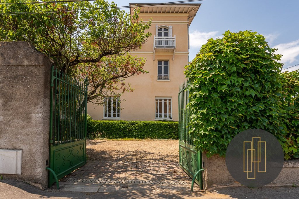 MAISON A VENDRE - VILLEFRANCHE SUR SAONE - 230 m2 - 650000 €