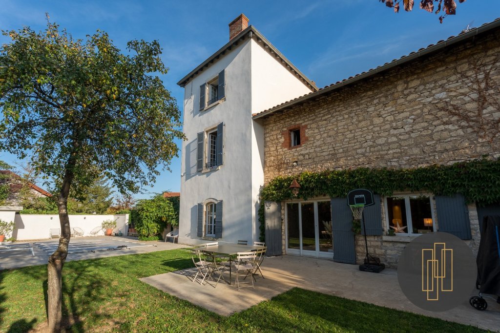 Proprit de charme A VENDRE - CHAZAY D AZERGUES - 210 m2 - 780000 €