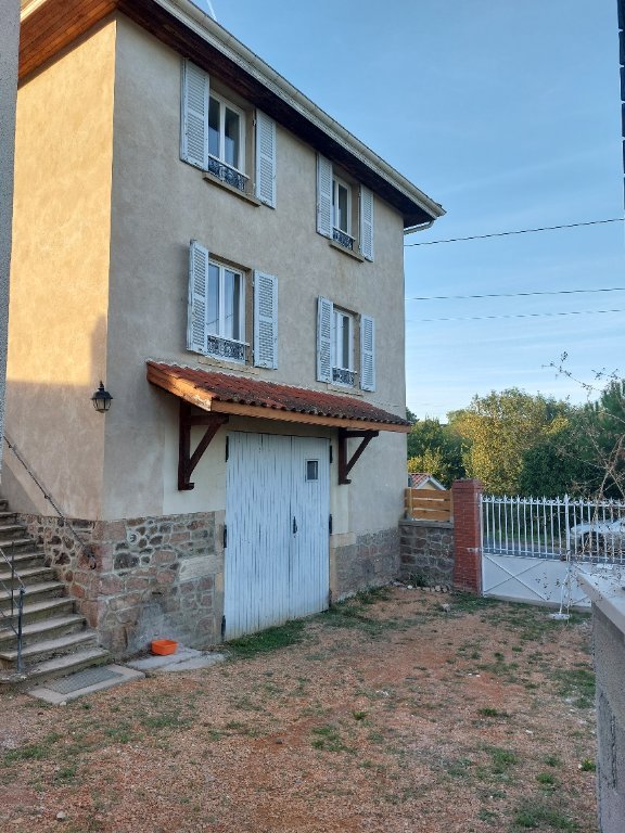 MAISON A LOUER - ST ETIENNE DES OULLIERES - 160 m2 - 1550 € charges comprises par mois