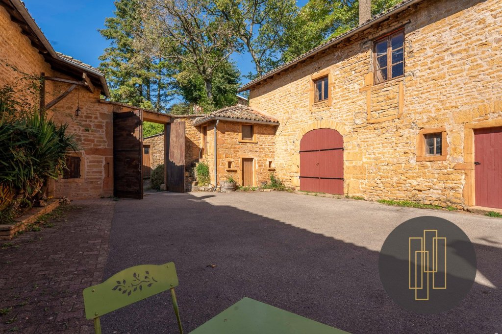MAISON A VENDRE - CHARNAY - 164 m2 - 590000 €
