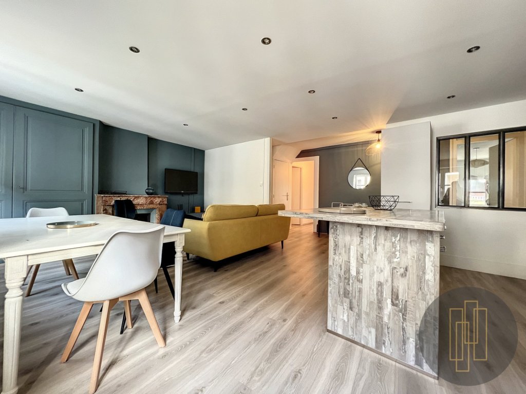 APPARTEMENT T3 A LOUER - VILLEFRANCHE SUR SAONE - 98.11 m2 - 887 &euro; charges comprises par mois