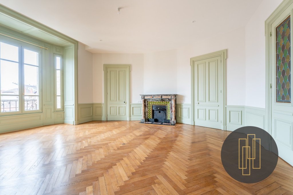 APPARTEMENT T6 A LOUER - VILLEFRANCHE SUR SAONE - 176 m2 - 1450 € charges comprises par mois