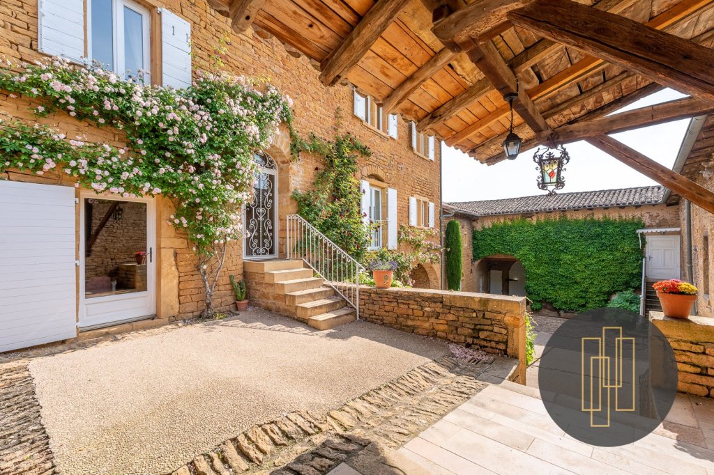 PROPRIETE - VILLEFRANCHE SUR SAONE - 450 m2 - VENDU