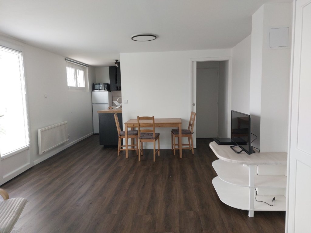 STUDIO A LOUER - POMMIERS - 35 m2 - 500 € charges comprises par mois