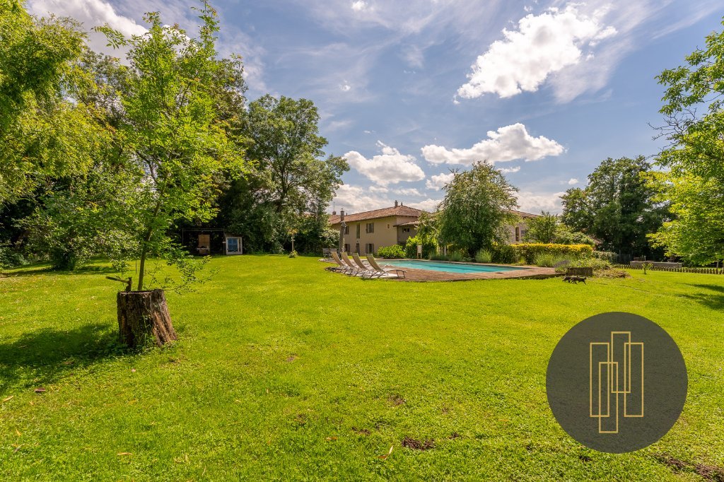 PROPRIETE A VENDRE - MESSIMY SUR SAONE - 372 m2 - 895000€