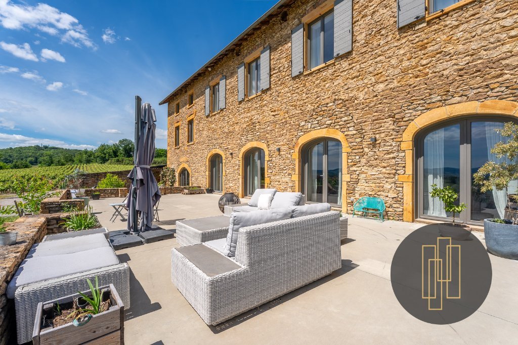 Maison en Pierres dores - LE BOIS D OINGT - 260 m2 - VENDU