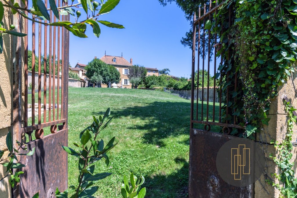 PROPRIETE - LE BOIS D OINGT - 234.35 m2 - VENDU