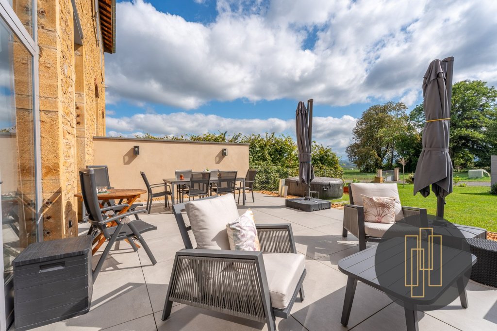MAISON A VENDRE - VILLEFRANCHE SUR SAONE - 166.4 m2 - 675000€