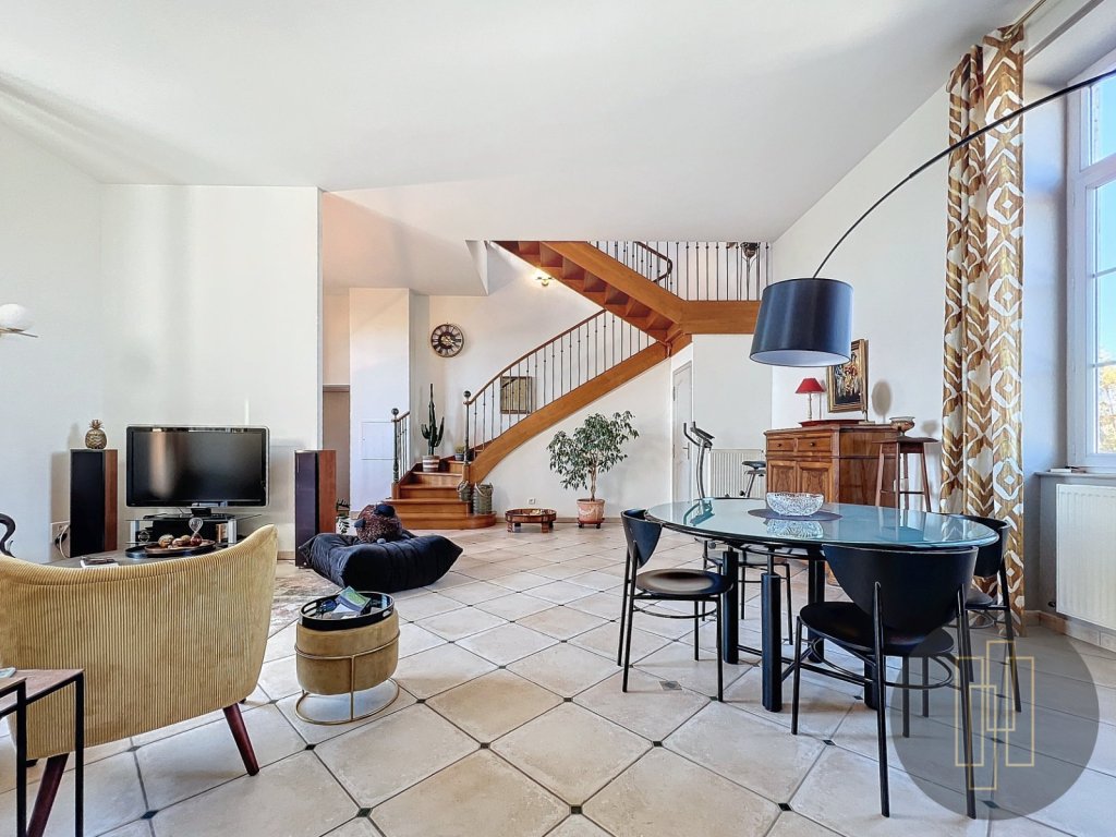 APPARTEMENT T4 A VENDRE - VILLEFRANCHE SUR SAONE - 197 m2 - 480000€