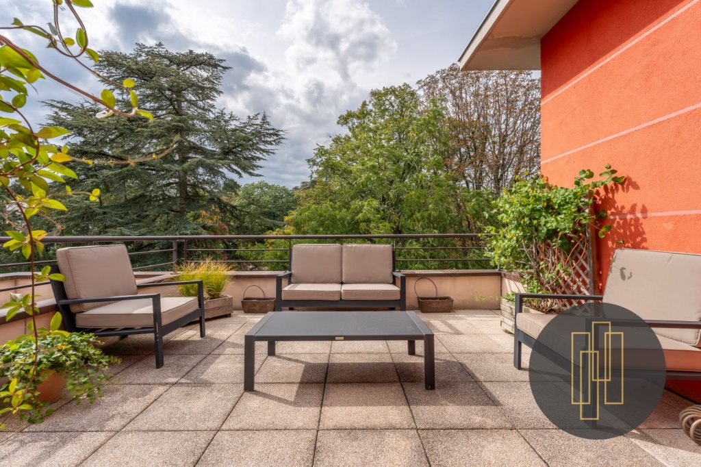 APPARTEMENT T6 - VILLEFRANCHE SUR SAONE - 175.75 m2 - VENDU