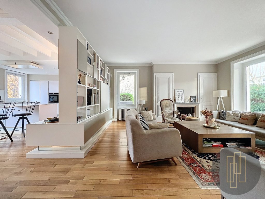MAISON - VILLEFRANCHE SUR SAONE - 275 m2 - VENDU