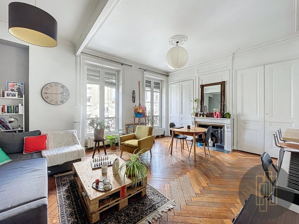 T2 BIS A VENDRE - LYON 7EME ARRONDISSEMENT - 76.5 m2 - 389000€