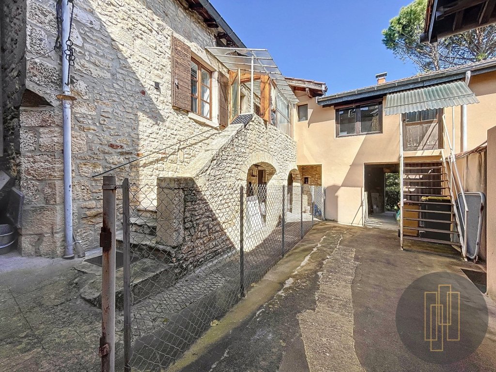 MAISON A VENDRE - LUCENAY - 150 m2 - 375 000 €