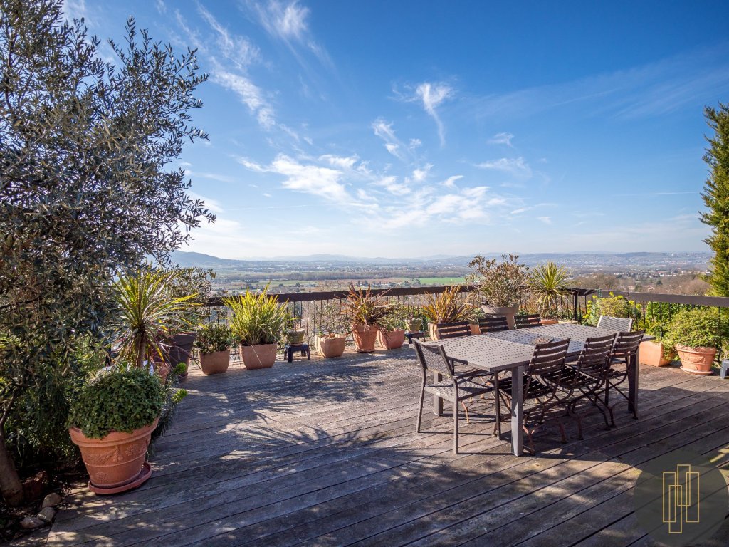 MAISON A VENDRE - REYRIEUX - 148.2 m2 - 670000€