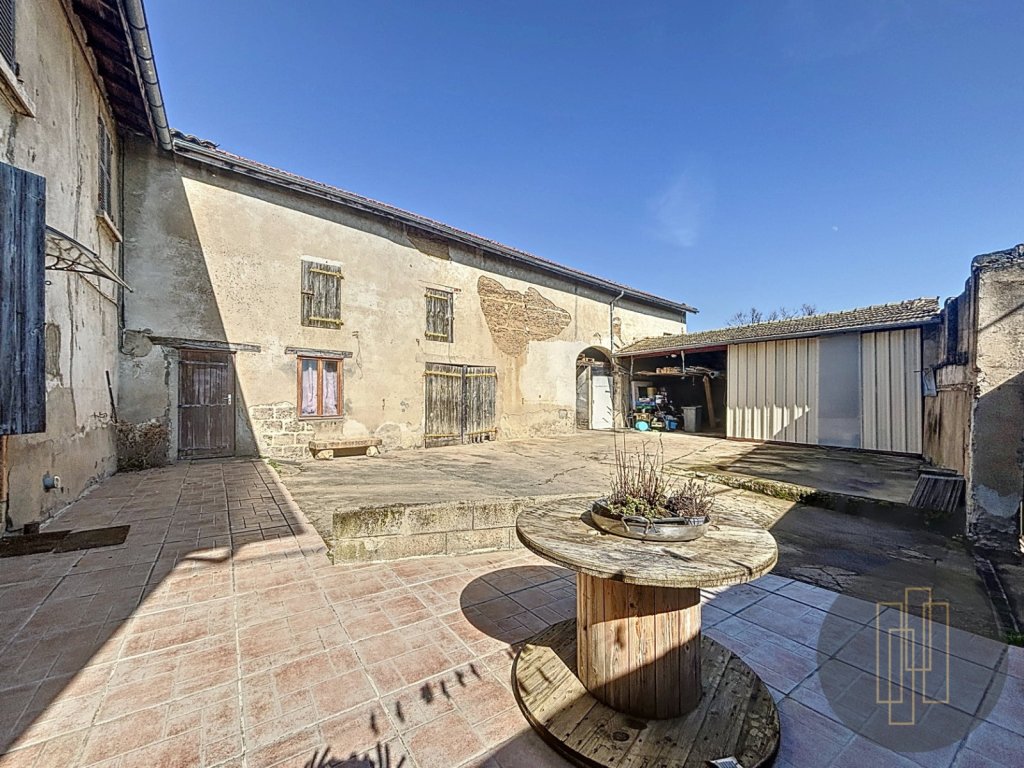 MAISON A VENDRE - ST GEORGES DE RENEINS - 166 m2 - 335000€