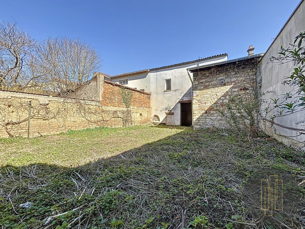 LOFT A VENDRE - VILLEFRANCHE SUR SAONE - 152.16 m2 - 160000€