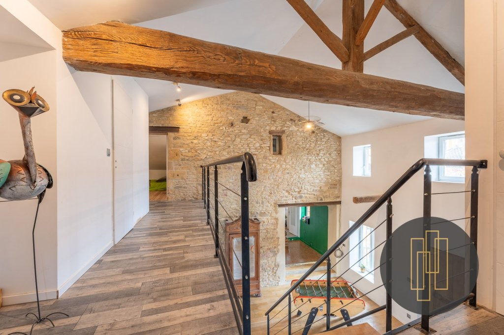 MAISON EN PIERRES DOREES A VENDRE - FRONTENAS - 229.05 m2 - 439000€