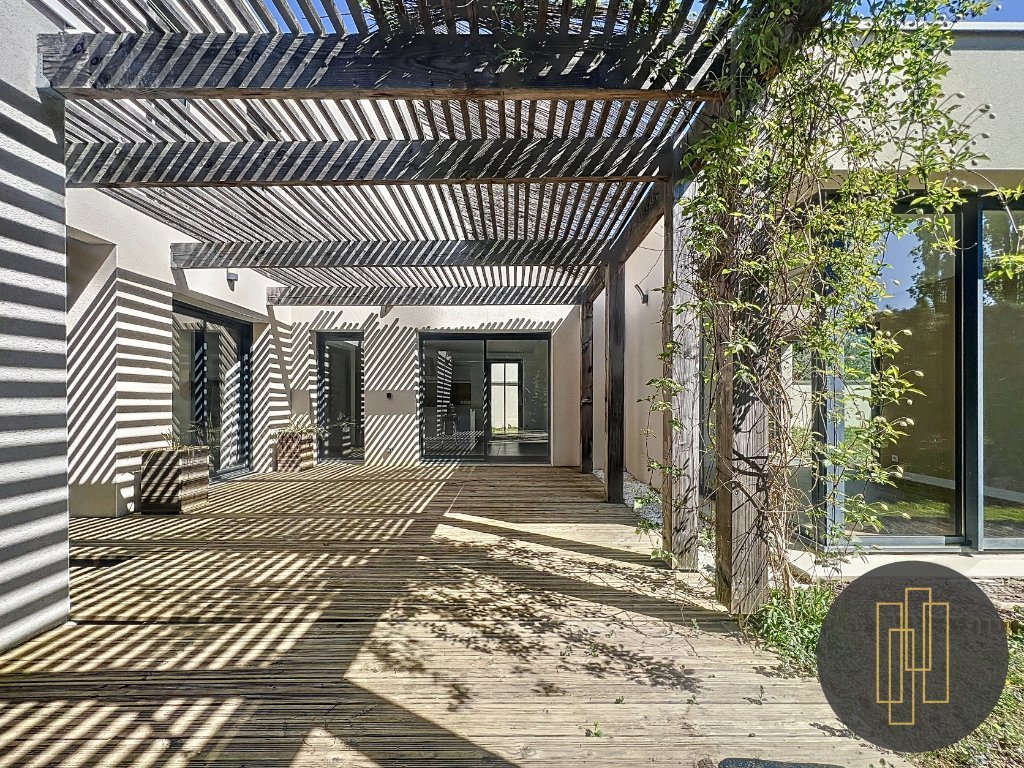 VILLA A VENDRE - PARCIEUX - 145.21 m2 - 565000€