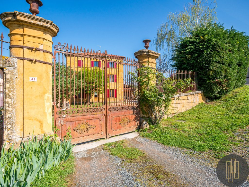 MAISON A VENDRE - SARCEY - 236.65 m2 - 690000€