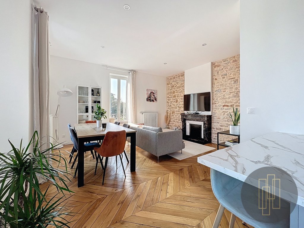 APPARTEMENT T3 A VENDRE - LIMAS - 70 m2 - 265000€