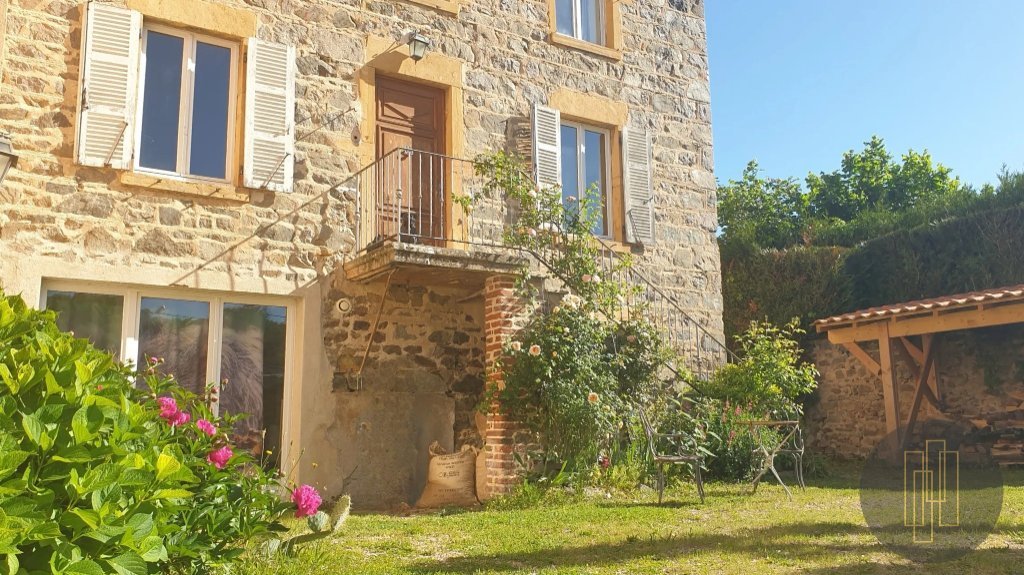 MAISON A VENDRE - LE PERREON - 372 m2 - 650 000 €