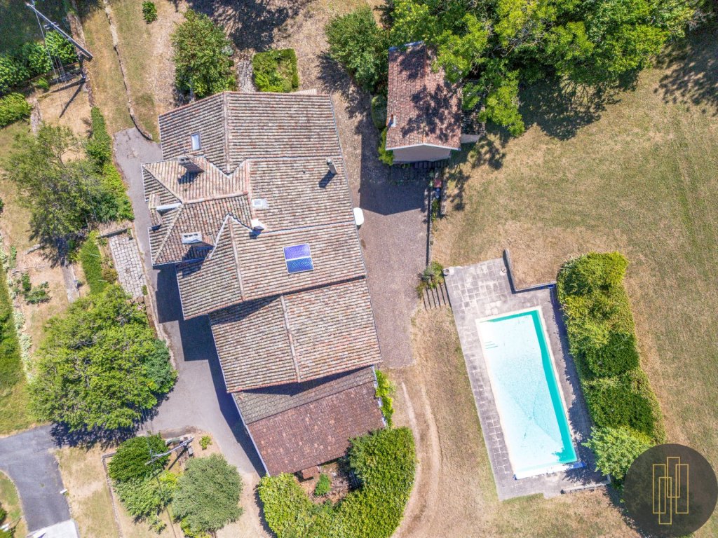 PROPRIETE A VENDRE - LIMAS - 353.52 m2 - 730000€