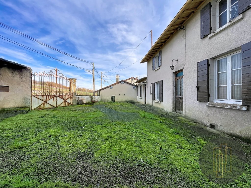 MAISON A VENDRE - POMMIERS - 228 m2 - 265000€