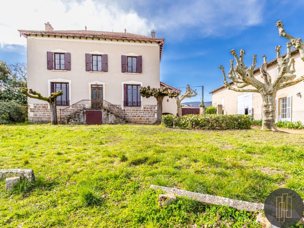 PROPRIETE A VENDRE - ST ETIENNE LA VARENNE - 270 m2 - 590 000 €