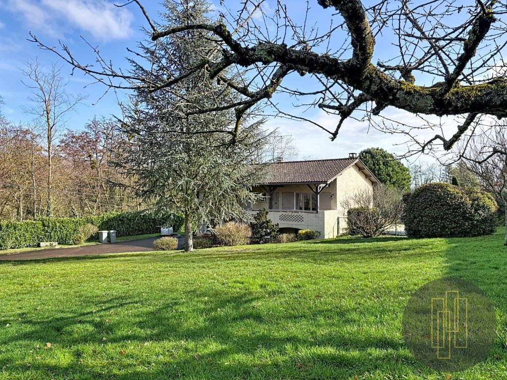 MAISON A VENDRE - JARNIOUX - 122.7 m2 - 450�000�&euro;