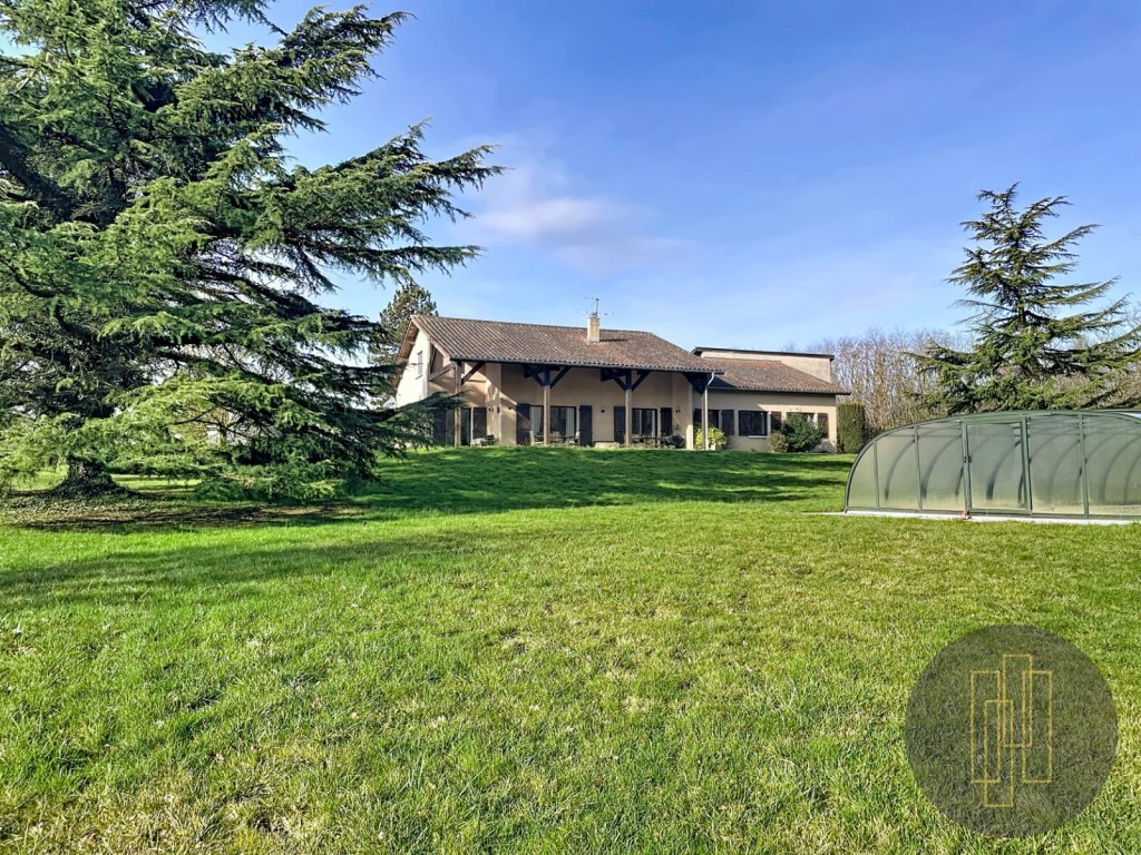 MAISON A VENDRE - FRONTENAS - 210 m2 - 685�000�&euro;