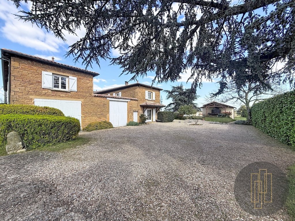 PROPRIETE A VENDRE - PORTE DES PIERRES DOREES - 351 m2 - 890�000�&euro;