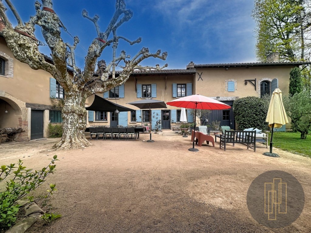 PROPRIETE A VENDRE - STE EUPHEMIE - 320 m2 - 885 000 €