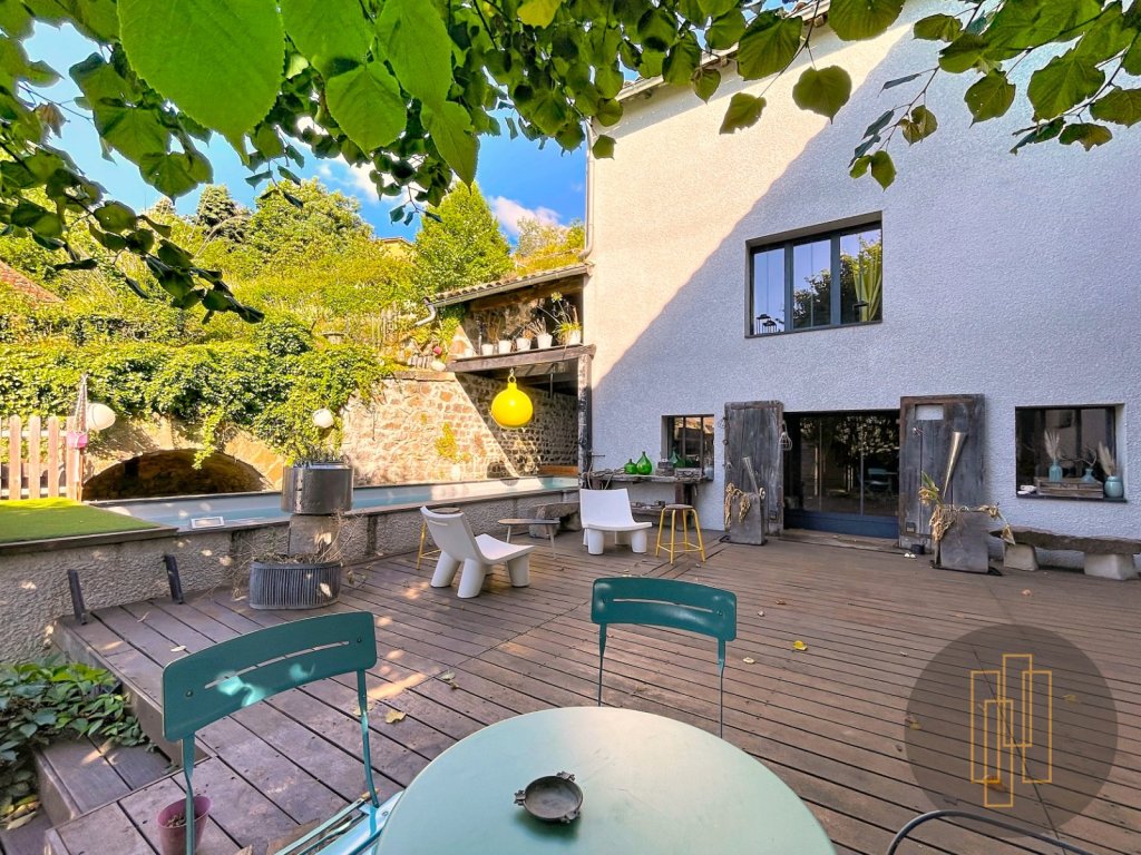 MAISON A VENDRE - VAUX EN BEAUJOLAIS - 522.5 m2 - 720 000 &euro;
