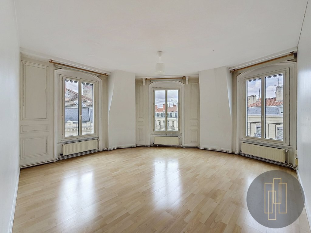 APPARTEMENT T3 A LOUER - LYON 1ER ARRONDISSEMENT - 80.05 m2 - 1 320 &euro; charges comprises par mois