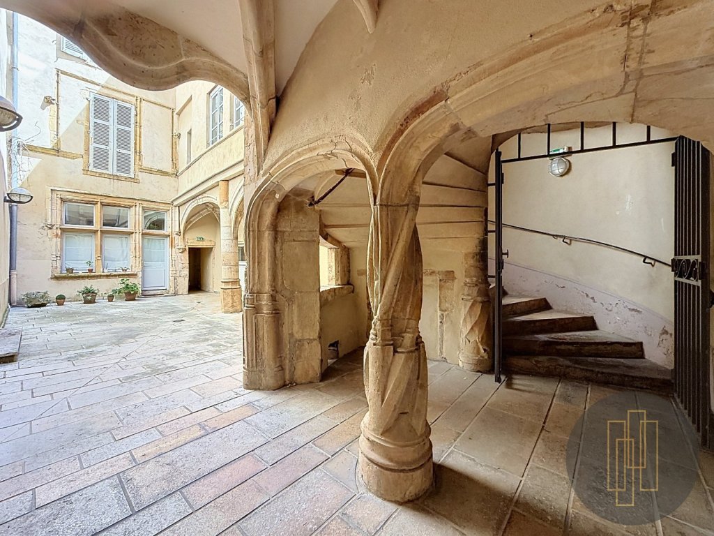 APPARTEMENT T4 A VENDRE - VILLEFRANCHE SUR SAONE - 90 m2 - 170 000 €