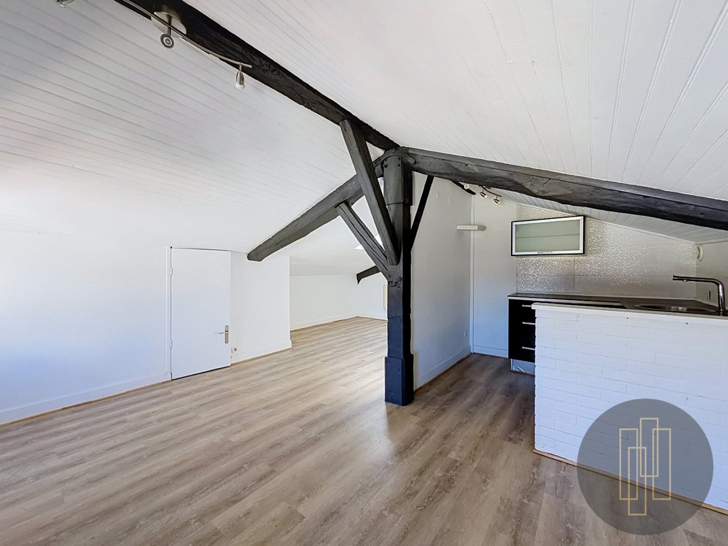APPARTEMENT T2 A VENDRE - VILLEFRANCHE SUR SAONE - 25.97 m2 - 89 000 &euro;