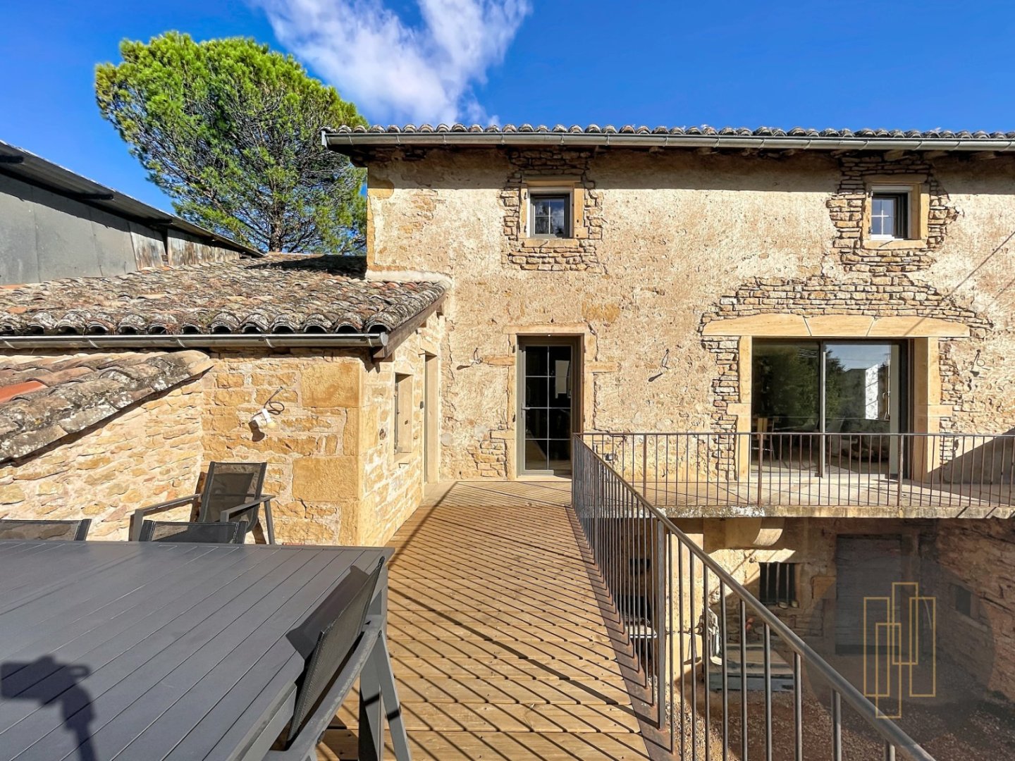 MAISON A VENDRE - COGNY - 167.81 m2 - 470 000 €