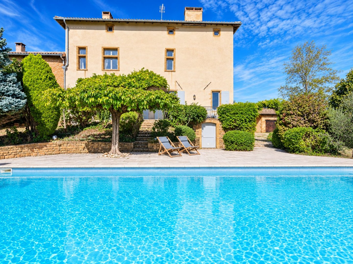 MAISON A VENDRE - PORTE DES PIERRES DOREES - 362.15 m2 - 1 250 000 &euro;