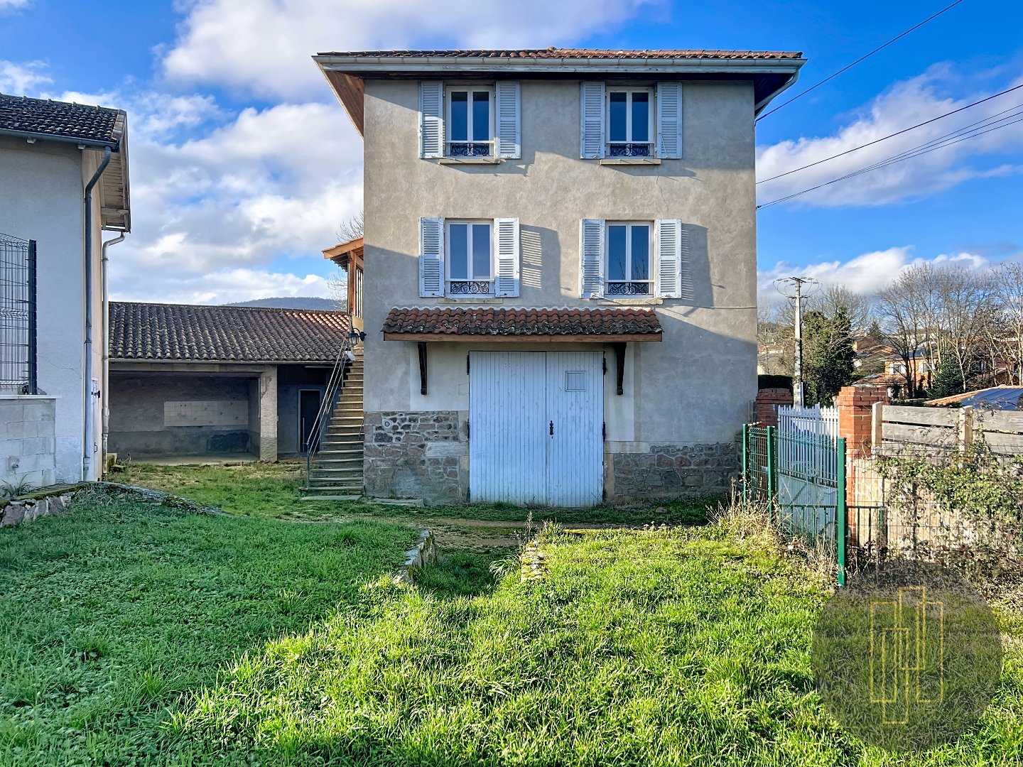 MAISON A LOUER - ARNAS - 135 m2 - 1 480 &euro; charges comprises par mois