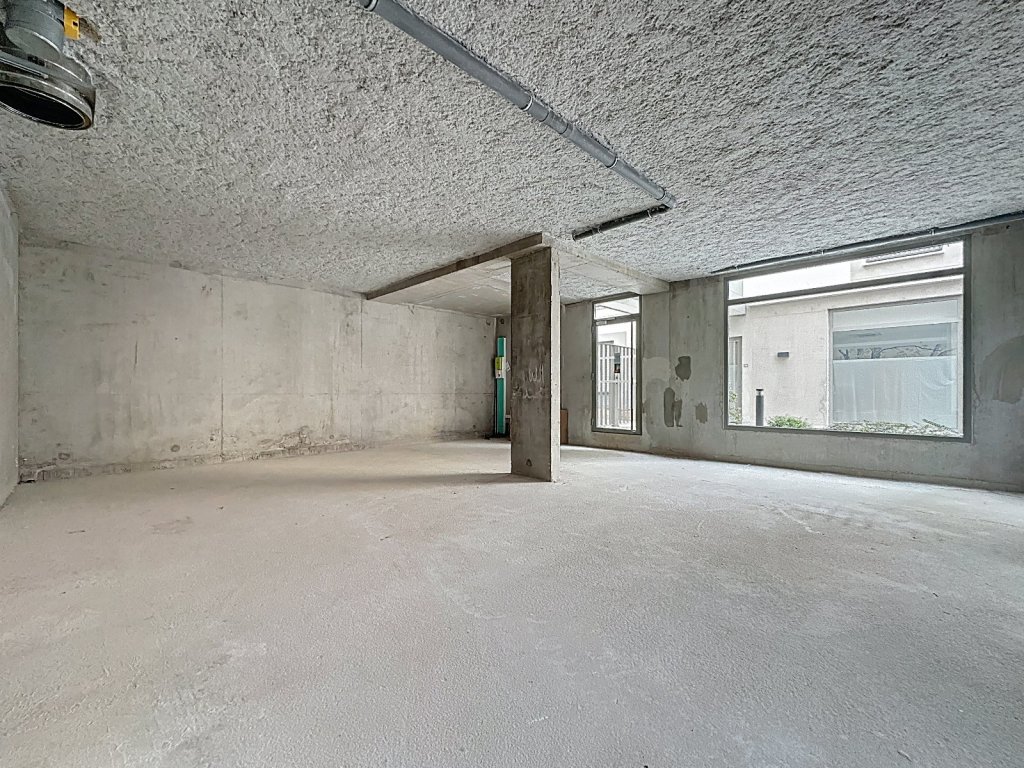 LOCAL COMMERCIAL A VENDRE - LYON 9EME ARRONDISSEMENT - 80 m2 - 318 000 €