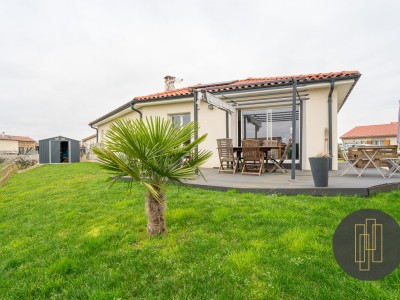 MAISON DE PLAIN PIED A VENDRE - BELLEVILLE - 88,46 m2 - 320000 €